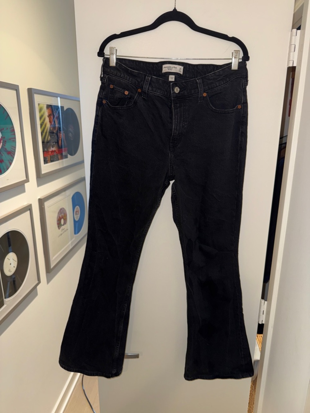 A&F Black Women's Mid Rise Curve Love Flared Bootcut Jeans Size 30 Short